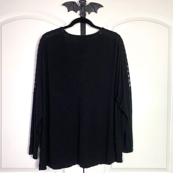 Torrid Black Tunic Blouse Crochet Lace Details, Stretchy, V-neck cut, size 1X - Picture 2 of 9